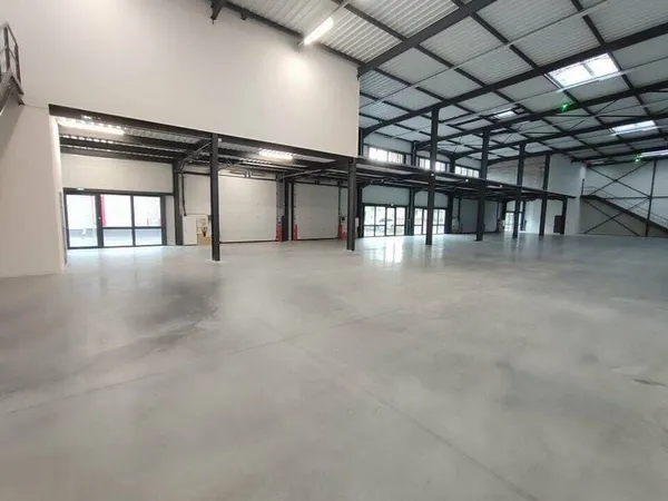 Local d'activité 274 m²