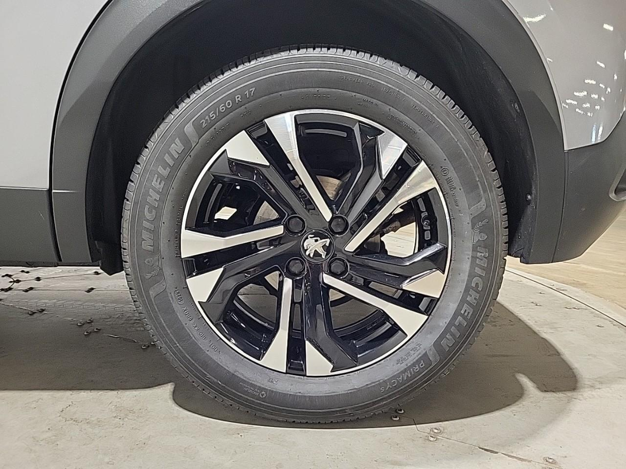 Peugeot 2008 puretech 130 s&s eat8 allure — photo 16