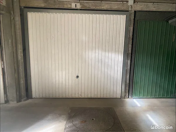 GARAGE / BOX Fermé