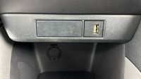 Toyota Yaris 116h Design 5p MY22 — photo 22