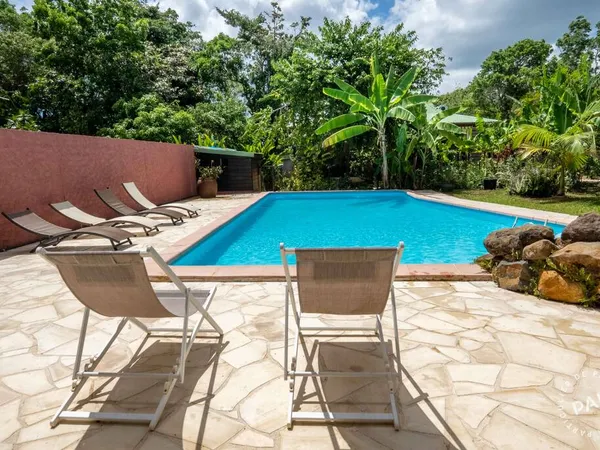 Maison 6 pièces 313 m²