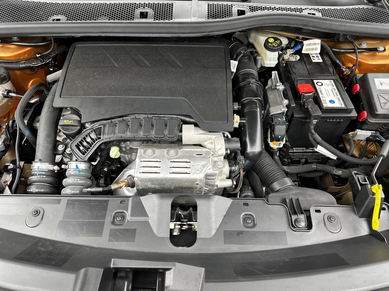 Peugeot 2008 puretech 100 s&s bvm6 active — photo 15