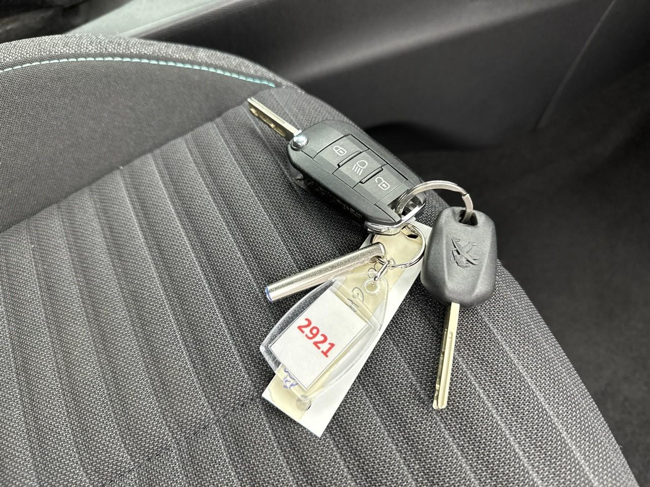 Peugeot 208 puretech 75 s&s bvm5 style — photo 32