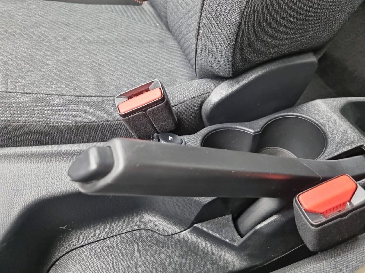 Peugeot 2008 hybrid 145 e-dcs6 style — photo 18