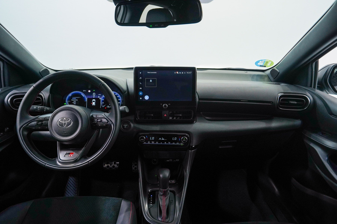 Toyota Yaris 4 — photo 11