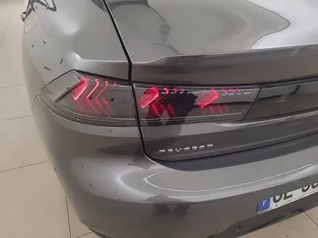 Peugeot 508 hybrid 225 e-eat8 — photo 40