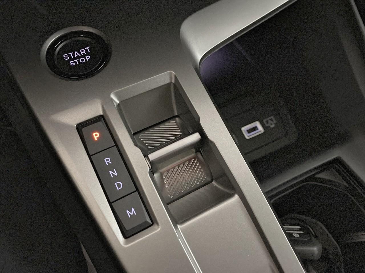 Peugeot 408 hybrid 145 e-dcs6 gt — photo 15