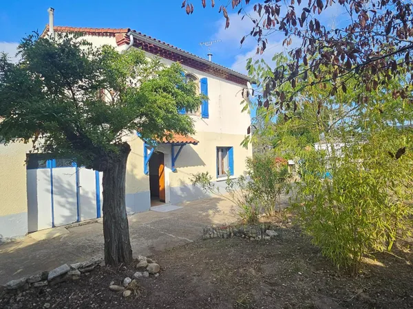 Maison de 94 m² à rénover avec jardin et garage à Montdragon !