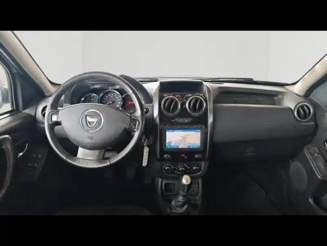Dacia Duster 1.5 dci 110ch black touch 4x2 + attelage — photo 10