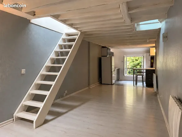 SAINT-GERMAIN-EN-LAYE CENTRE - DUPLEX ATYPIQUE - 38 m² - 239 000