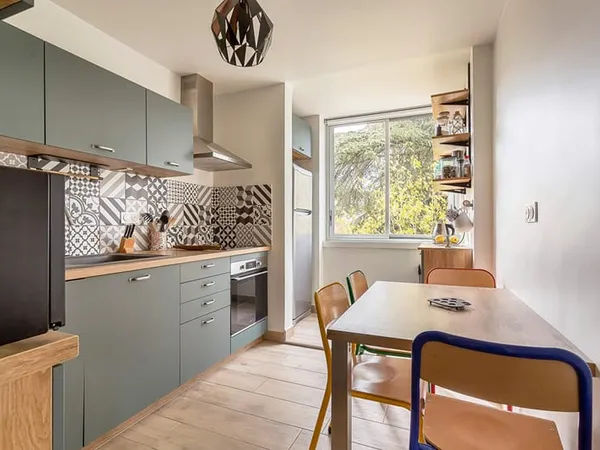 Appartement rénové avec balcons donnant sur la voie verte