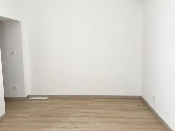Studio rénové 19 m² - climatisation - balcon - parking
