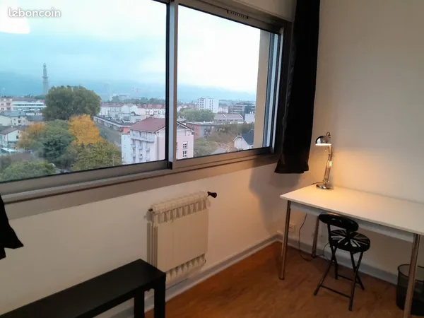 Studio meublé refait à neuf, proche Mounier