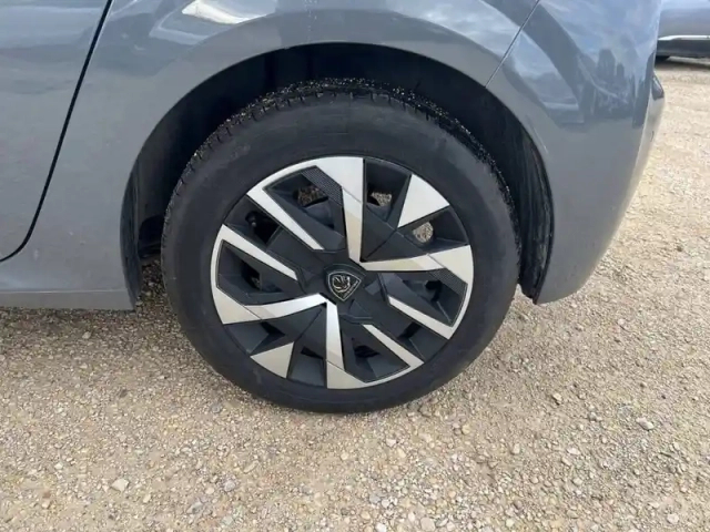 Peugeot 208 puretech 100 s&amp;s bvm6 — photo 11
