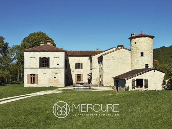 MAGNIFIQUE CHATEAU ET DEPENDANCES - 150 HA