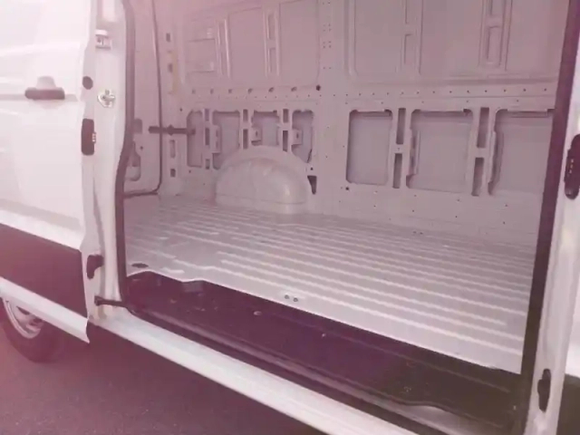 Volkswagen Crafter fg 30 l3h3 2.0 tdi 140ch business line traction — photo 10