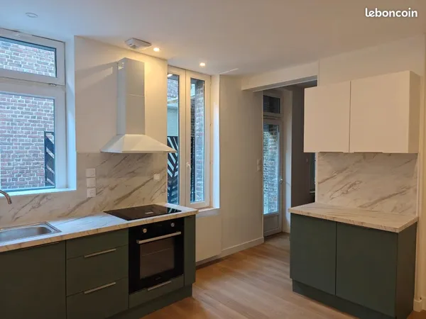 T3 duplex rénové 68 m² - 2 chambres - Cour privative + cave - Cuisine équipée - DPE C