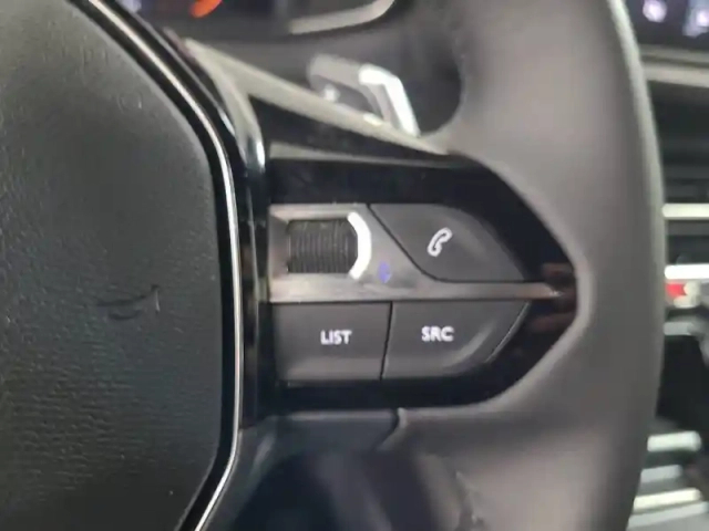 Peugeot 2008 hybrid 145 e-dcs6 — photo 16