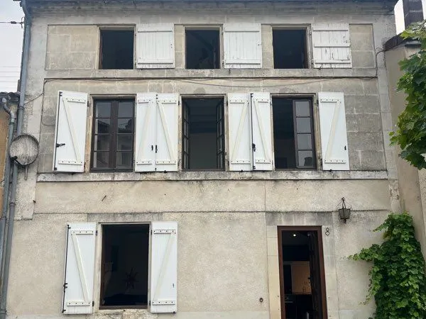 Maison de ville proche de la Charente