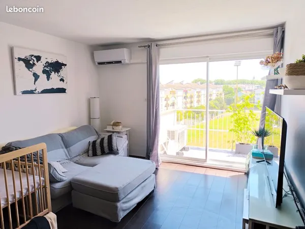 Quartier Patte d'oie - T2 lumineux en dernier étage, au calme absolu, sans vis-à-vis et climatisé, à