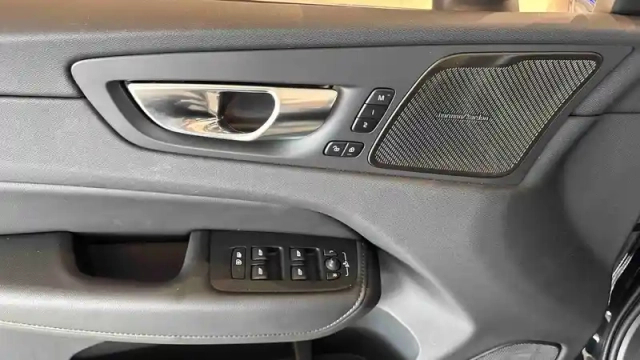 Volvo Xc60 t6 awd hybride rechargeable 253 ch+145 ch geartronic 8 — photo 18