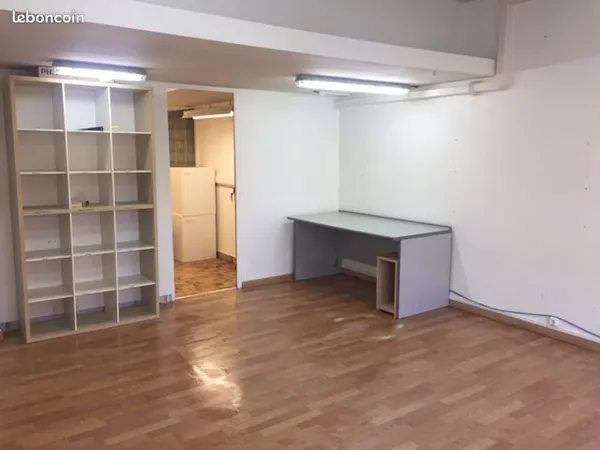 Bureau et espace de travail Location Villiers-Saint-Frédéric  53m² 600€