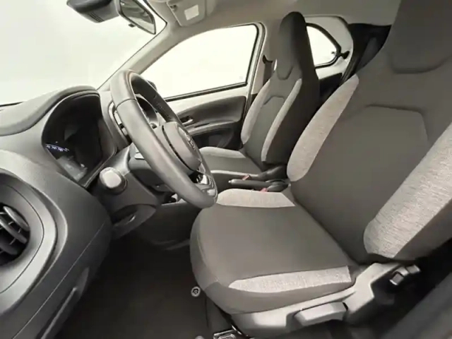 Toyota Aygo 1.0 s-cvt 72 dynamic — photo 13