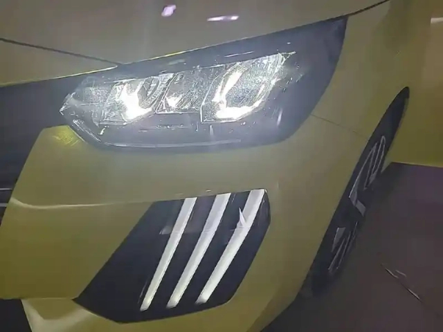 Peugeot 208 puretech 100 s&amp;s bvm6 — photo 100