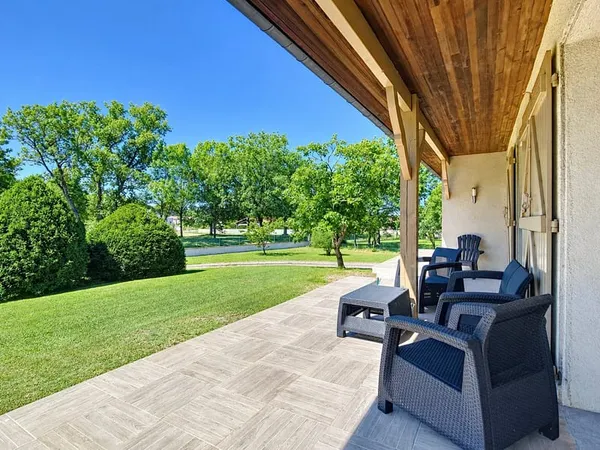 EXCLUSIVITÉ Maison de charme avec piscine et dépendances