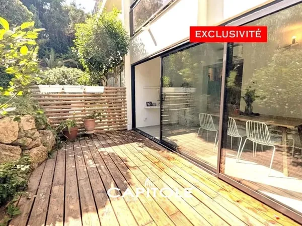Exclusivité: Spacieux 2 pièces en rez de jardin au calme à 300 m des plages , 2 parkings extérieurs