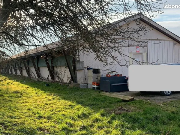 Loue un hangar ou entrepôt de 340 m² isolé