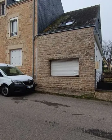 Maison familiale avec jardin, idéalement située en plein bourg