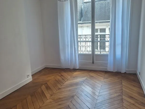 Appartement à vendre - Paris 17 - 2 pièces, 42 m². Quartier des Ternes. 2ème étage sur rue calme. Pa