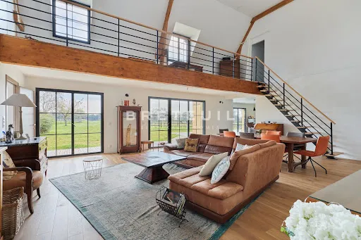 Maison 9 pièces 277 m²