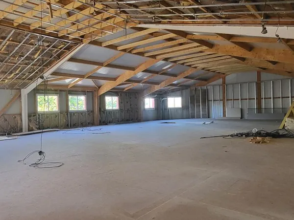 Local 700 m² Vannes
