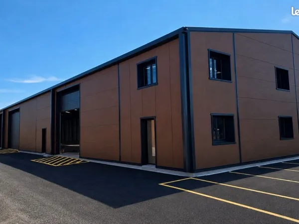 BATIMENT ARTISANAL / INDUSTRIEL 1 440m²
