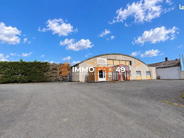 Local 1300 m² Sèvremont