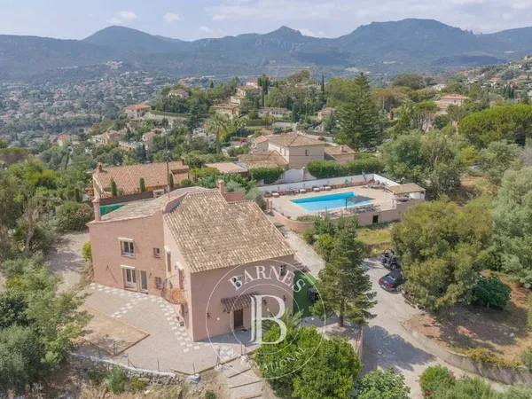 Villa 9 pièces 320 m²