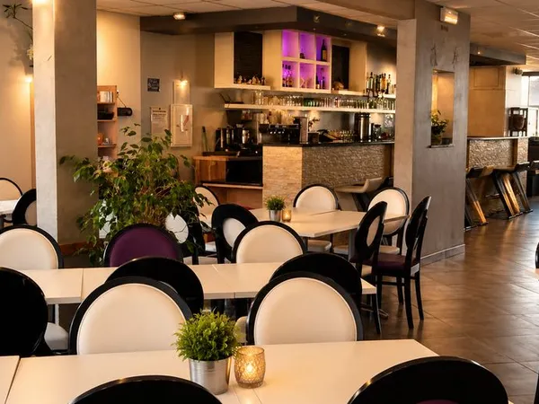 Murs commerciaux loués - Restaurant + logement - La Pierre-Saint-Martin