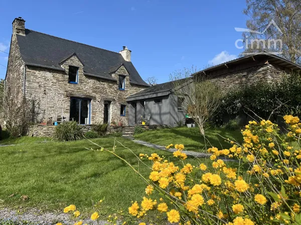Maison en pierres de 100 m2 avec dépendance de 64 m2 - Carentoir