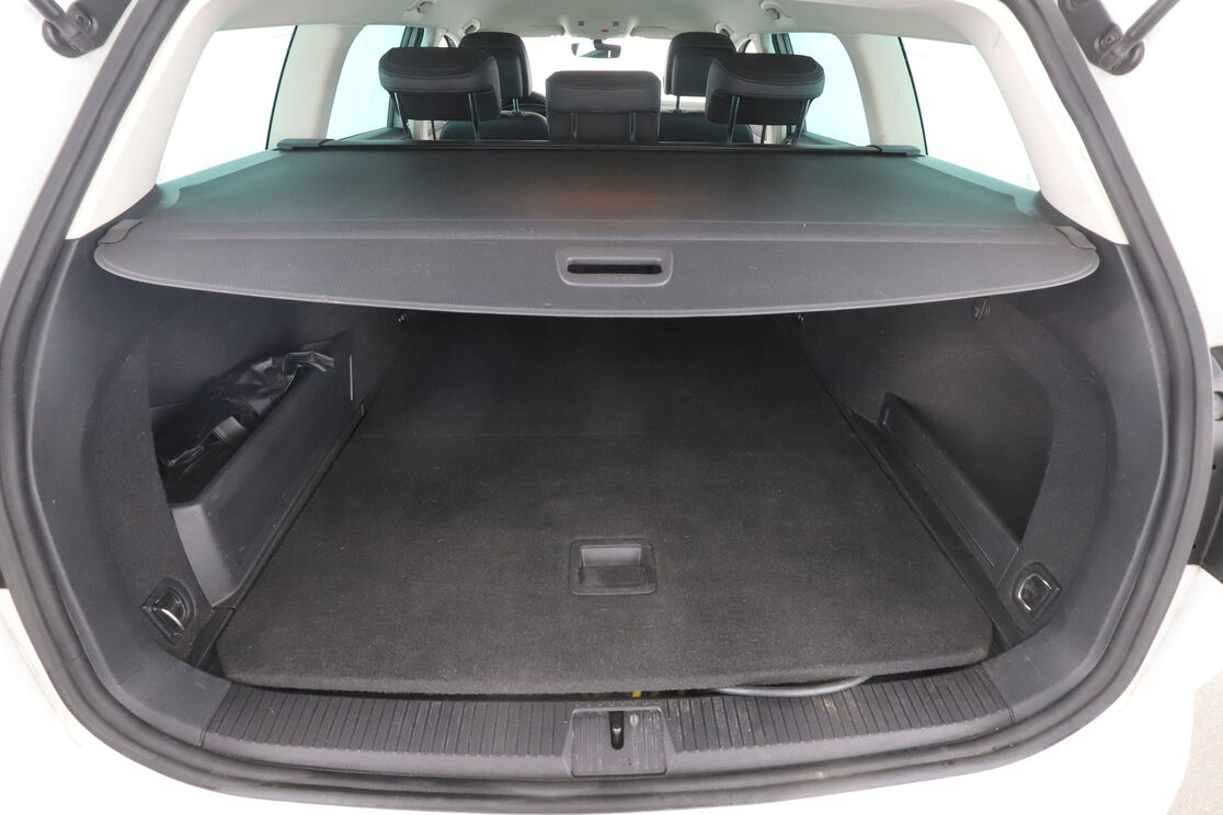 Volkswagen Passat SW 1.4 TSI GTE DSG6 — photo 16