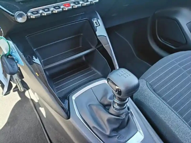 Peugeot 208 100 s&amp;s bvm6 style — photo 24