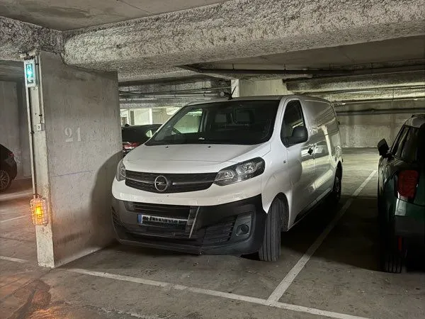 Grande place de parking Paris 17 Brochant Batignolles