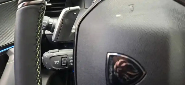 Peugeot 2008 hybrid 136 e-dcs6 — photo 23