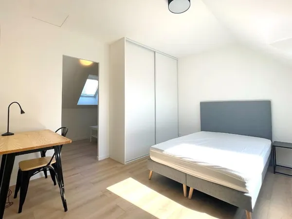 Chambre meublée en colocation dans maison avec jardin