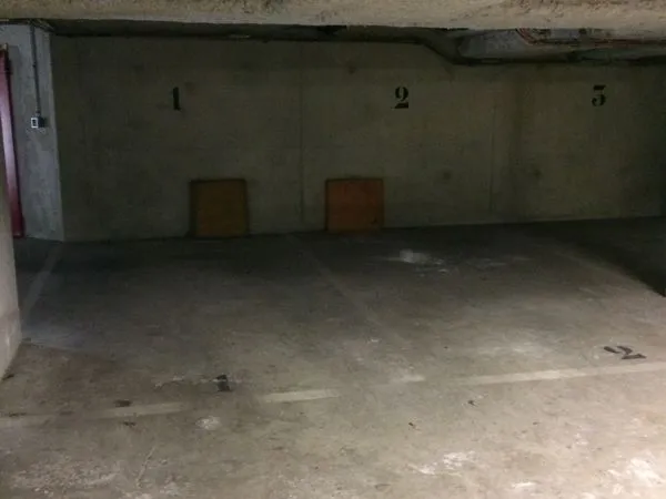 Loue grand parking 18m²