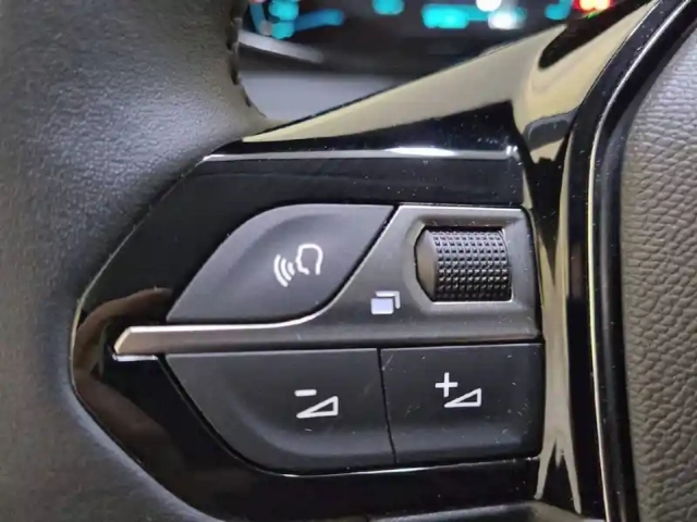 Peugeot 208 electrique 50 kwh 136ch — photo 96