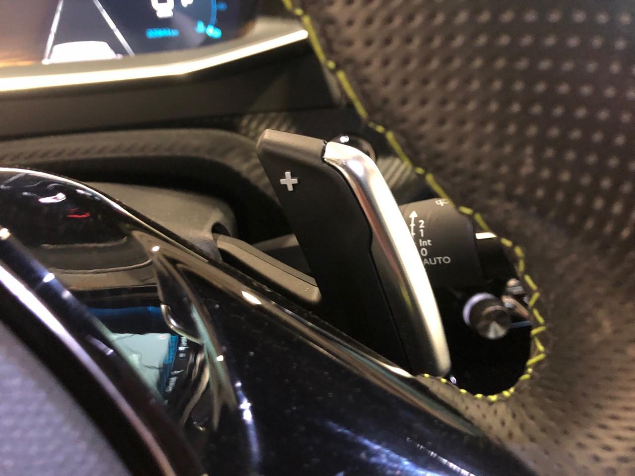 Peugeot 2008 puretech 130 s&s eat8 gt pack — photo 26