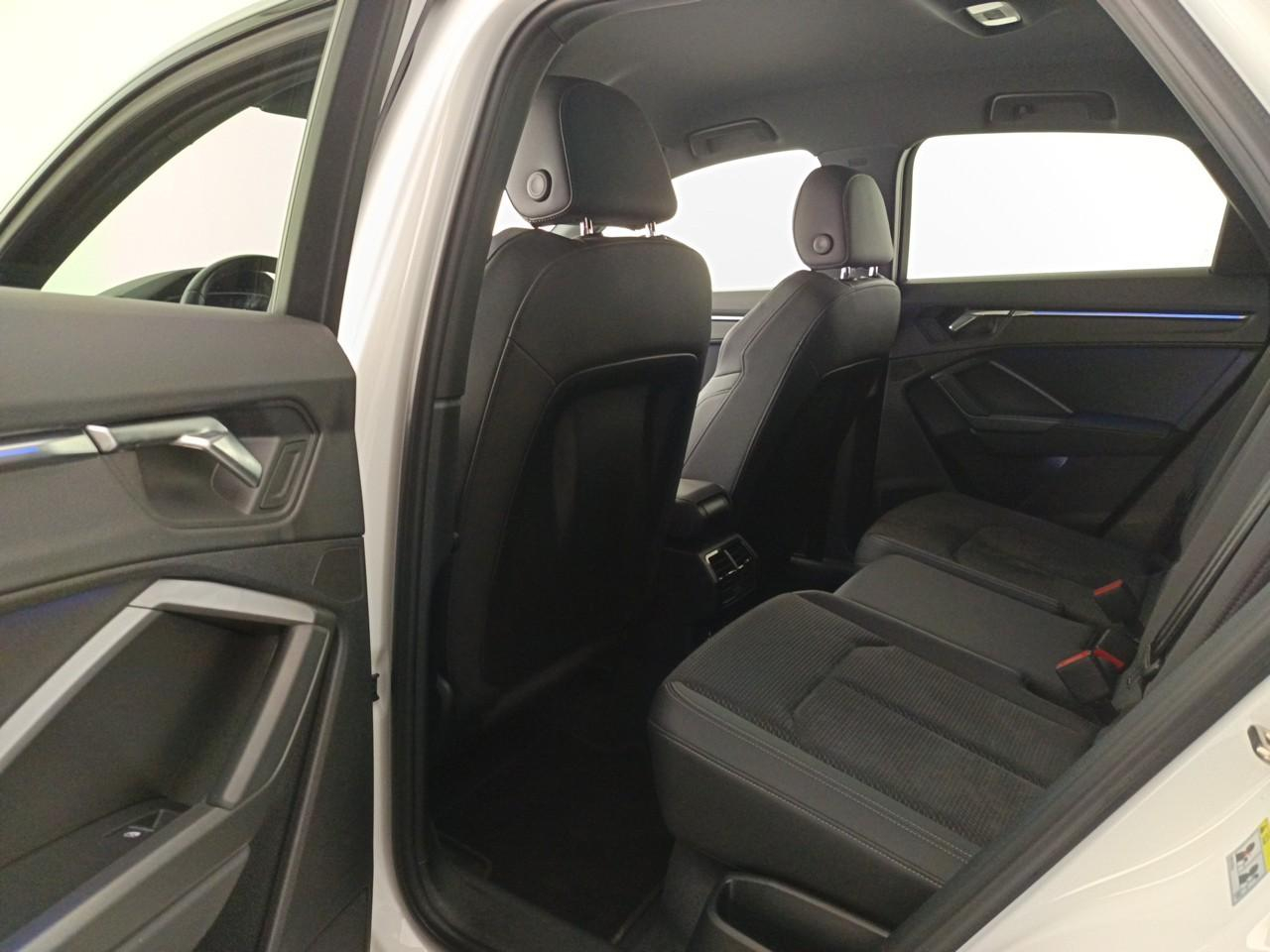 Audi Q3 sportback 35 tfsi 150 ch s tronic 7 s edition — photo 19