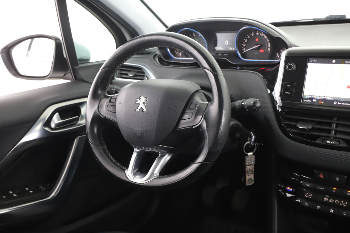 Peugeot 2008 1.2 PureTech Allure — photo 12